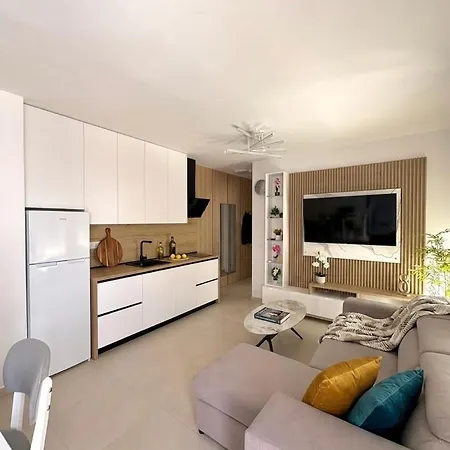 Sabbia D'oro Modern With Pool & Golem (Tirana)